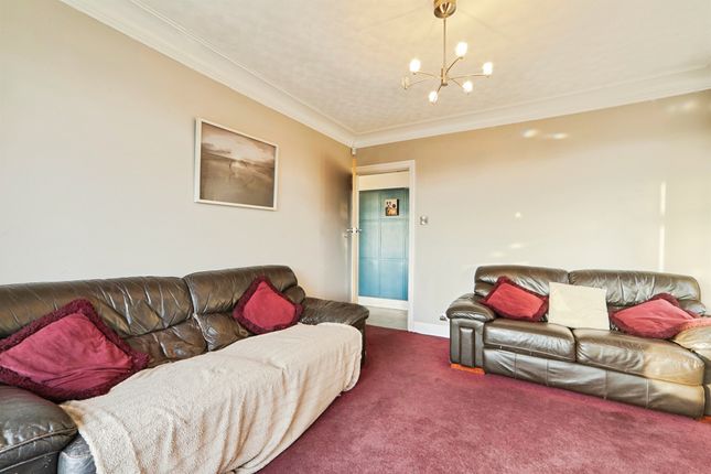 12, Barley Cote Grove, Keighley photo 4