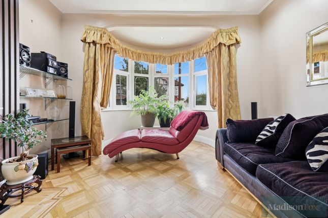 9, Hillington Gardens, Woodford Green photo 4