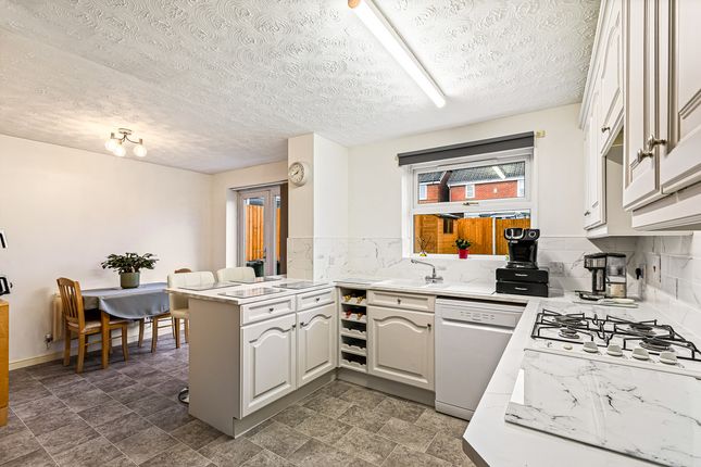 3, Collins Close, Leicester photo 4