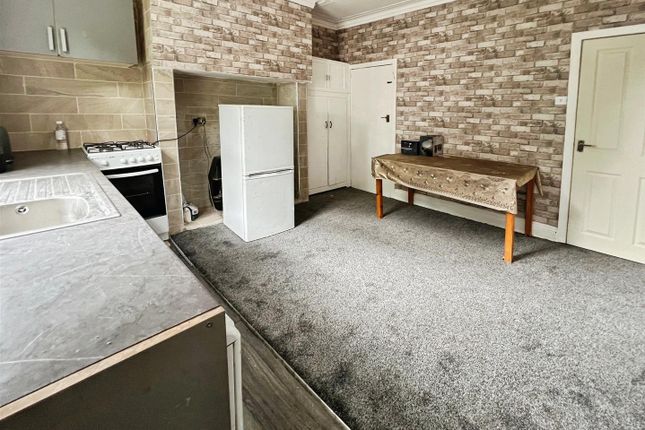 42, Hatfield Road, Bradford photo 5