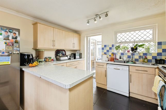74, Chilcombe Way, Reading photo 2
