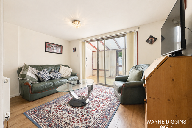 202,Flat 1, Lodge Lane, Grays photo 2