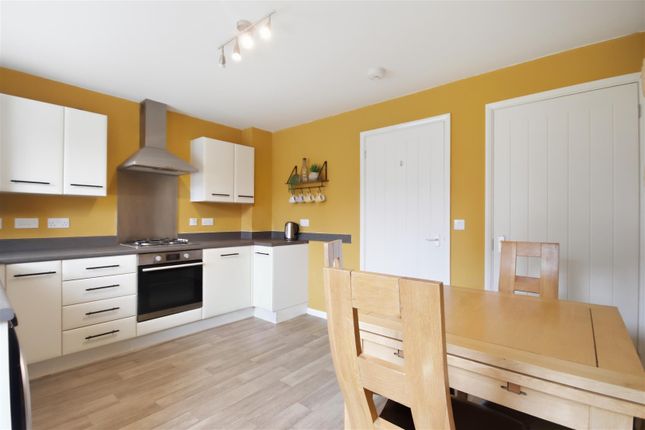 21, Caulfield Close, Chesterfield photo 4