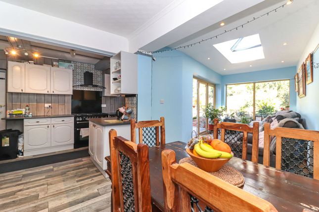 47 Blackwell Drive, Watford photo 3