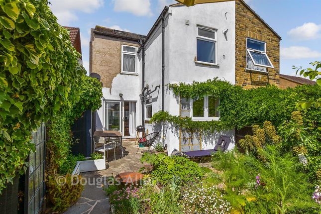 66, Whalebone Grove, Romford photo 4