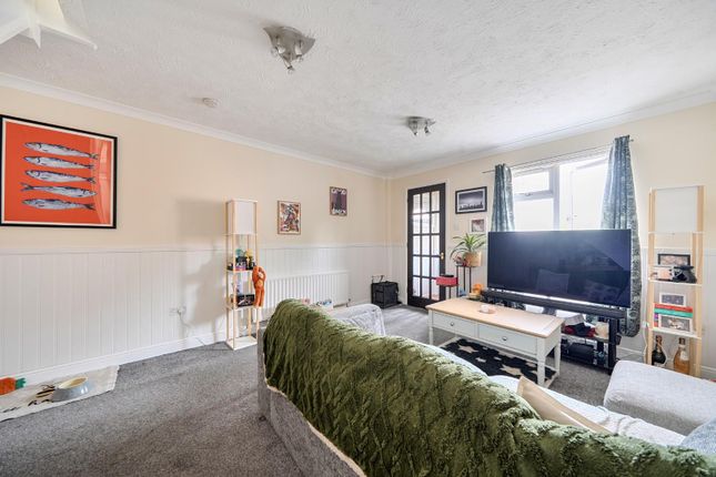 23, Tillington Gardens, Waterlooville photo 4