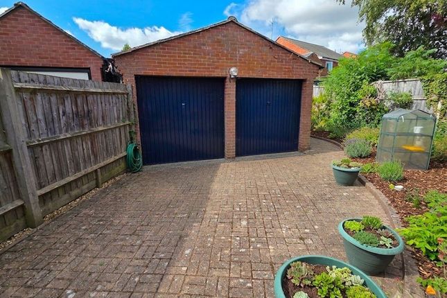 6 Waterhouse Close, Newport Pagnell photo 3