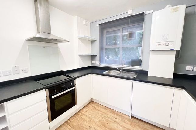 Flat to rent in Leigh Road, London