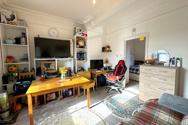 Flat for sale in Staines, Surrey