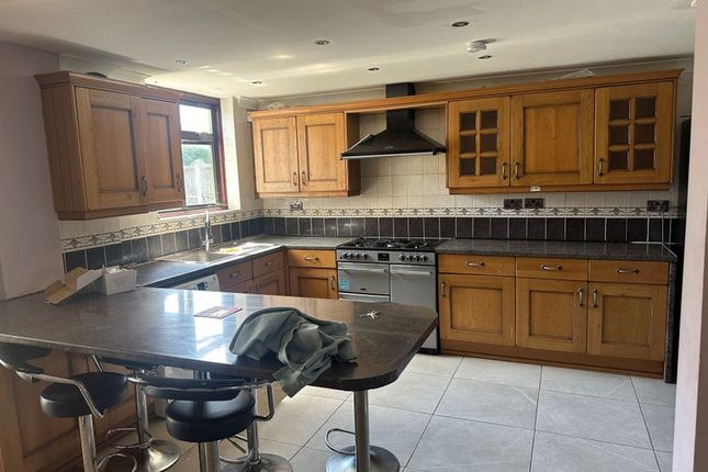 92, Clayhall Avenue, Ilford photo 4