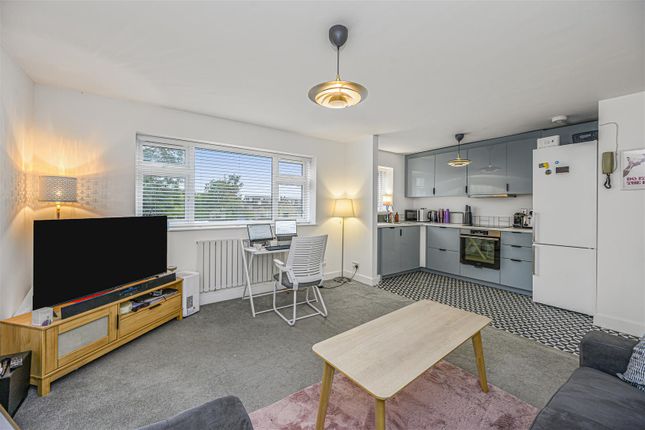 Hainault Road, London photo 4