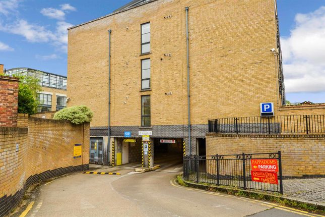 Thumbnail Parking/garage to rent in Town Meadow, Brentford