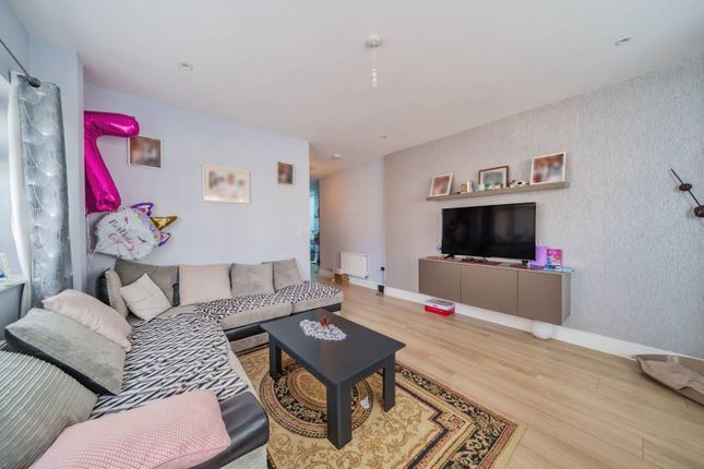 Flat for sale in Manor Park Crescent, Edgware