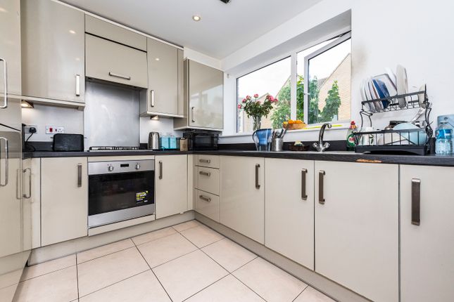 46, Ashmore Close, Dartford photo 3