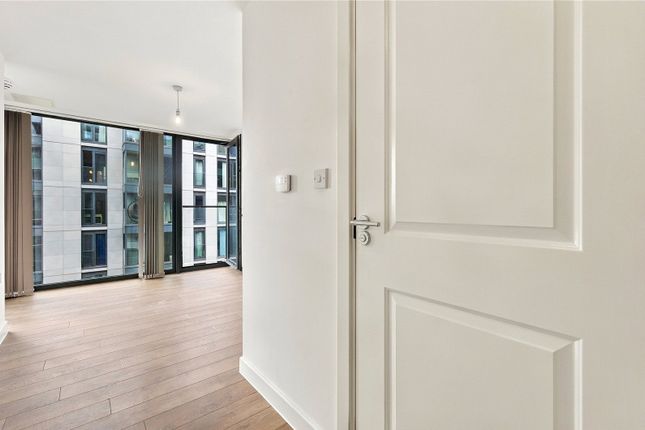 43, Kingfisher Heights, London photo 4