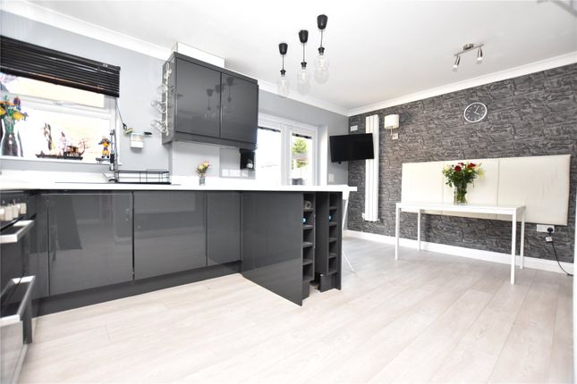 6, Parkfield Court, Leeds photo 3