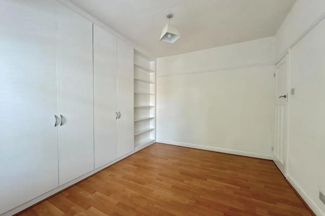 859H, Richmond Gardens, London photo 4