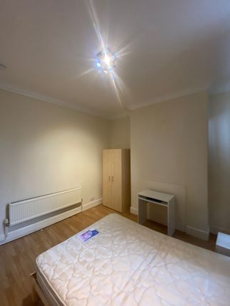 24, Parade mansions, London photo 5