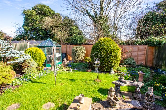 14, Firdale Avenue, Rushden photo 2