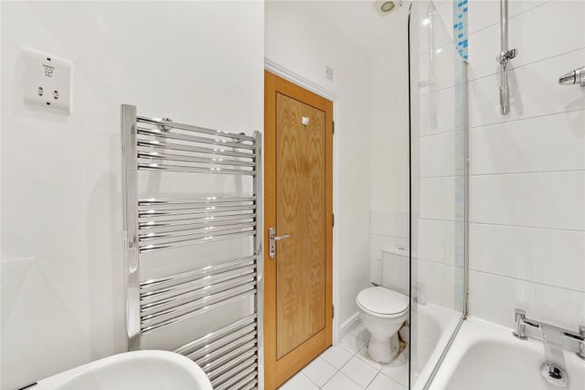 Flat for sale in Percy Circus, Kings Cross, London