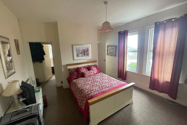 Flat 5, 8, Hurst Road, Eastbourne photo 2