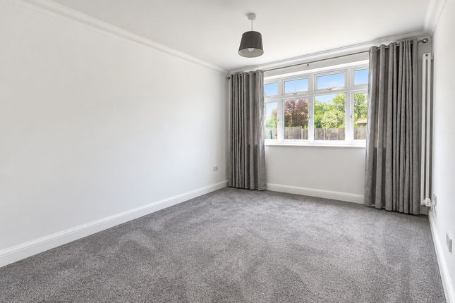 1 Fallow Lodge, Saffron Road, Collier Row photo 2