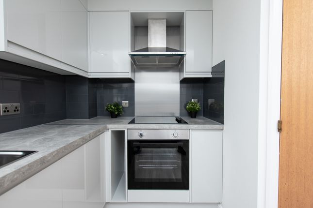 44 Lyon CLose, Crawley photo 4