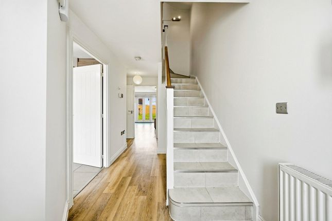 17, Tyndal Way, Dartford photo 3