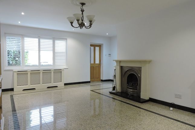 82, Mansfield Avenue, Barnet photo 2