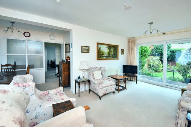 Courtlands Crescent, Surrey photo 3