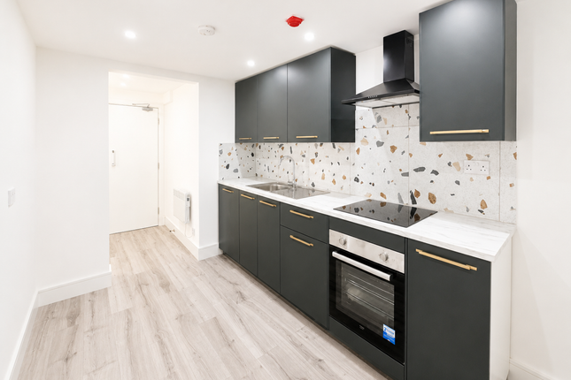 Room 3, 12, Hanover Way, Windsor photo 5