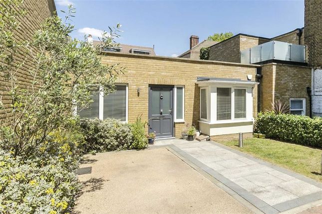 Thumbnail Bungalow for sale in Flutemakers Mews, London
