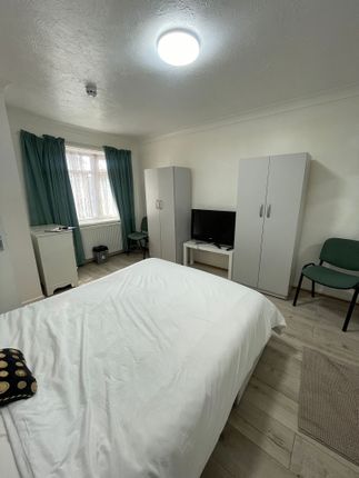 Armstrong Close, Dagenham photo 2