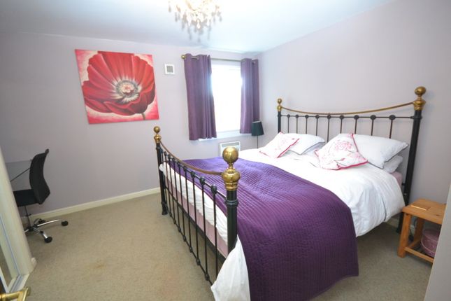 Thumbnail Flat to rent in Queens Crescent, Livingston, West Lothian