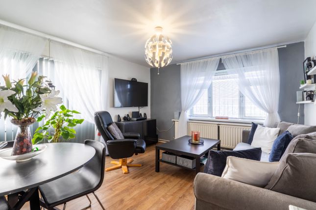 Flat 19, Lewis Court, Northfleet photo 2