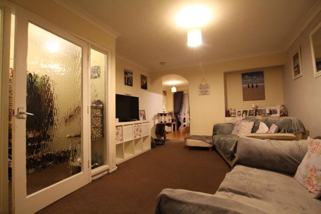 195, Arethusa Way, Woking photo 2