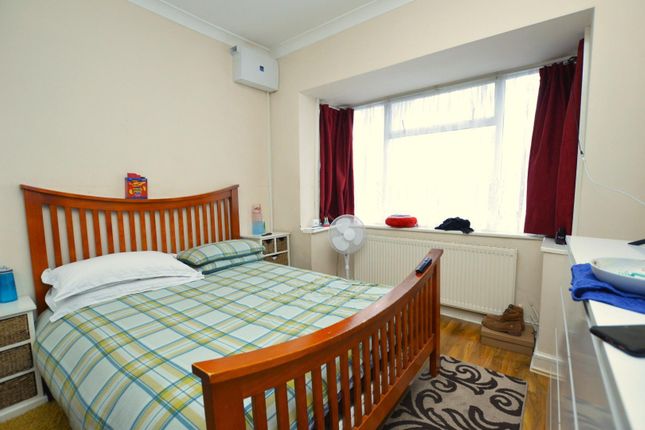 176, Tunmarsh Lane, Plaistow photo 4