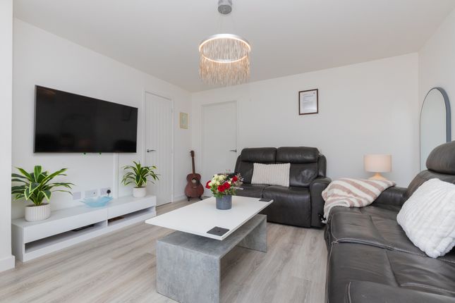 32 Cladich Crescent, Paisley photo 4