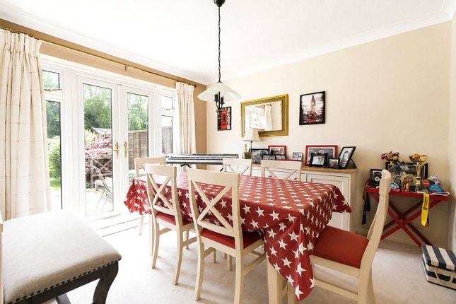25, Squarefield Gardens, Hampshire photo 4