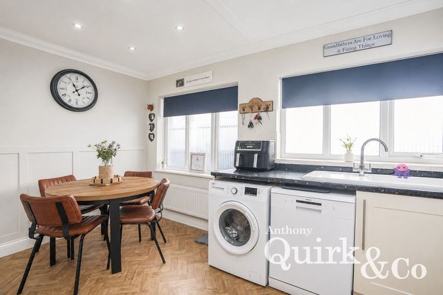36a, Beverley Avenue, Canvey Island photo 4