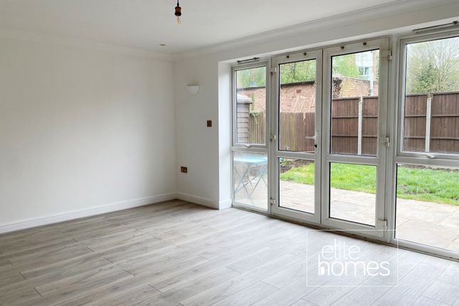 Thumbnail Flat to rent in Drapers Road, Enfield