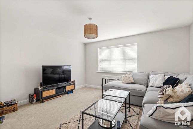 2, Belas Close, Cheltenham photo 3