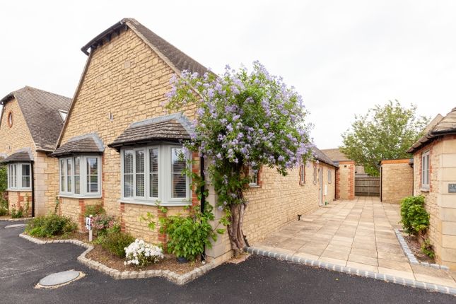 Bungalow to rent in Aston Road, Brighthampton, Witney