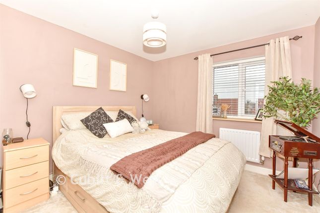 14, Small Copse, Chichester photo 4