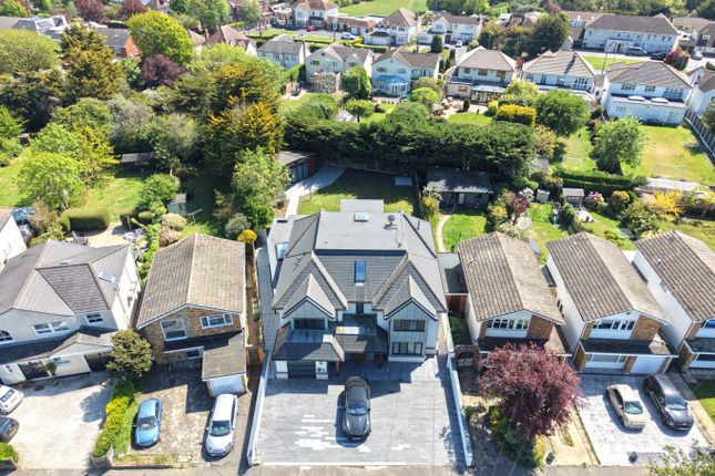 141 Shipwrights Drive, Thundersley, Essex photo 4
