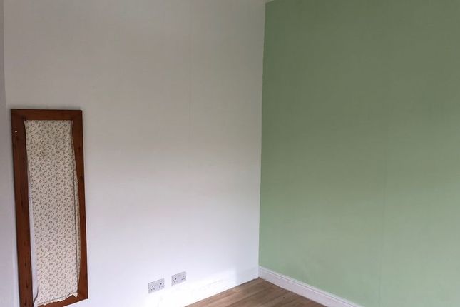 22, Holly Road, Huddersfield photo 4