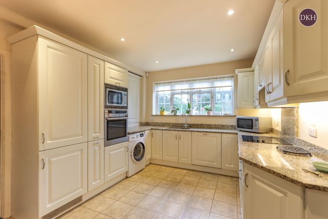 71, Hempstead Road, Hertfordshire photo 3