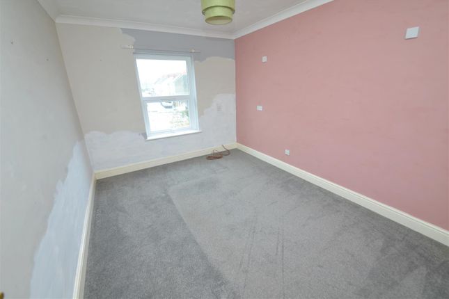 31 Clareston Court, Station Road, Tenby photo 2