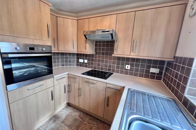 17 Royal Lodge, Newbury, Gillingham photo 4