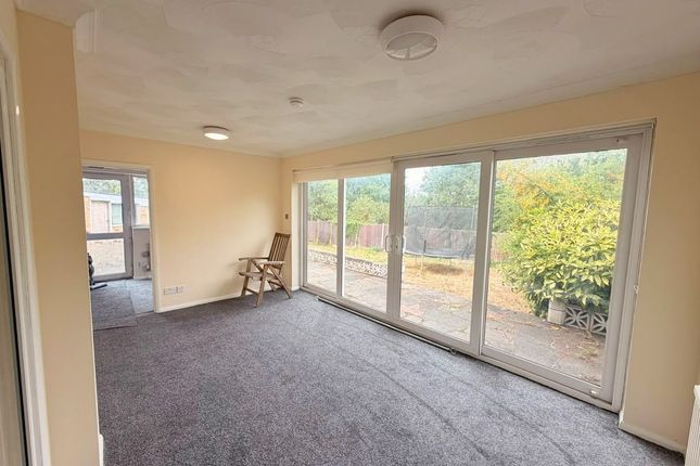 13, Palmerston Road, Rainham photo 4